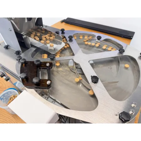 Automatyczna liczarka tabletek LK-1000 w trakcie pracy